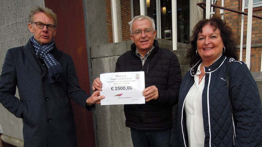 Cheque-uitreiking Stichting Heart for Children