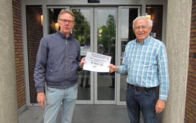 Cheque voor project Oeganda Heart4Children via Hervormde Gemeente