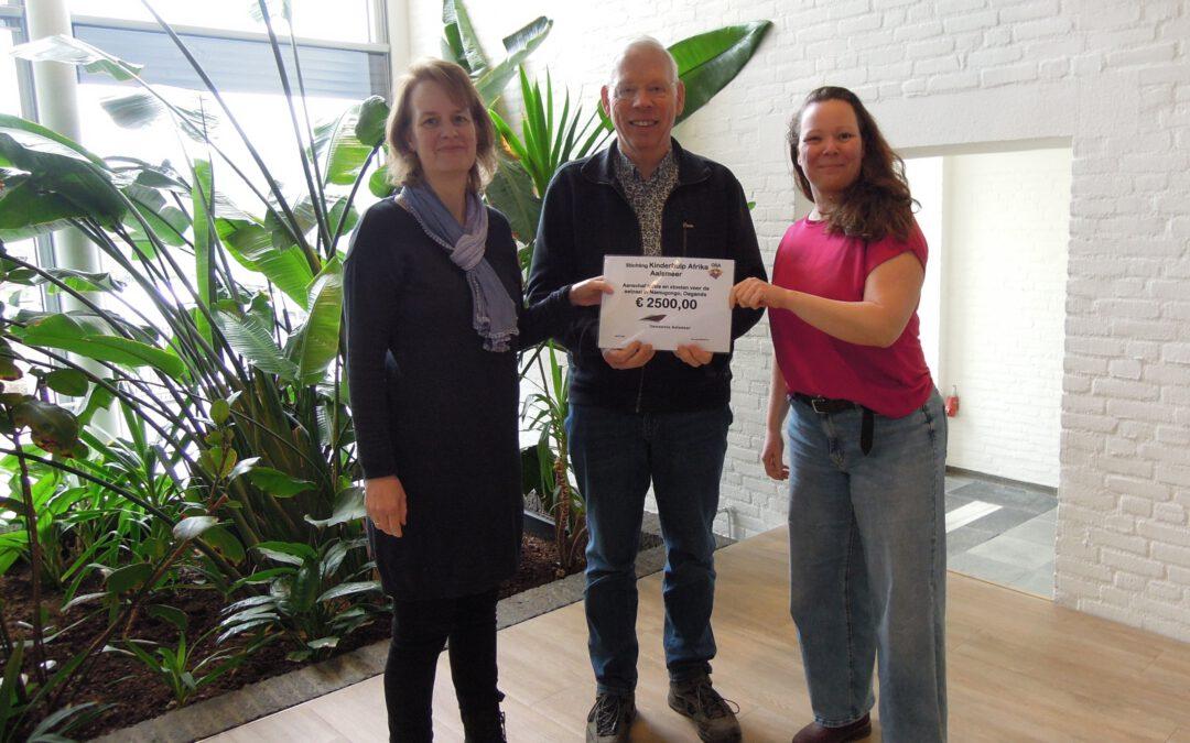 Cheque voor Stichting Kinderhulp Afrika