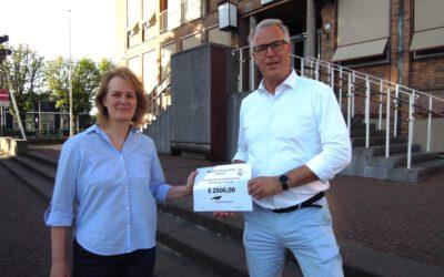 Cheque uitreiking aan Kinderhulp Afrika voor project Oeganda