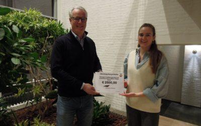 Cheque uitreiking door Ontwikkelings-Samenwerking Aalsmeer (OSA) aan Stichting Kenya Kesho