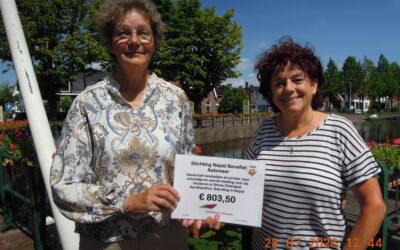 Cheque voor Stichting Nepal Benefiet Aalsmeer